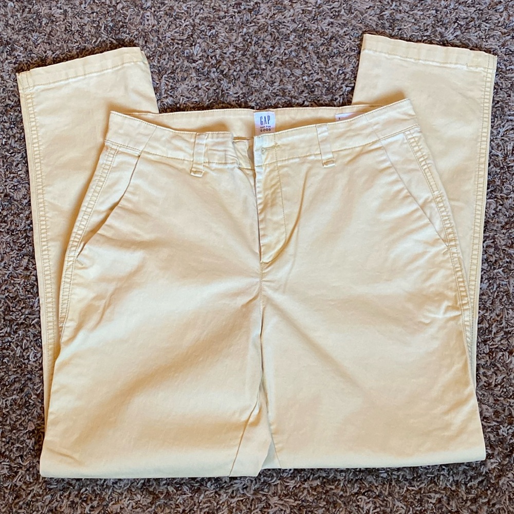 NWOT Gap girlfriend khaki yellow, size 2